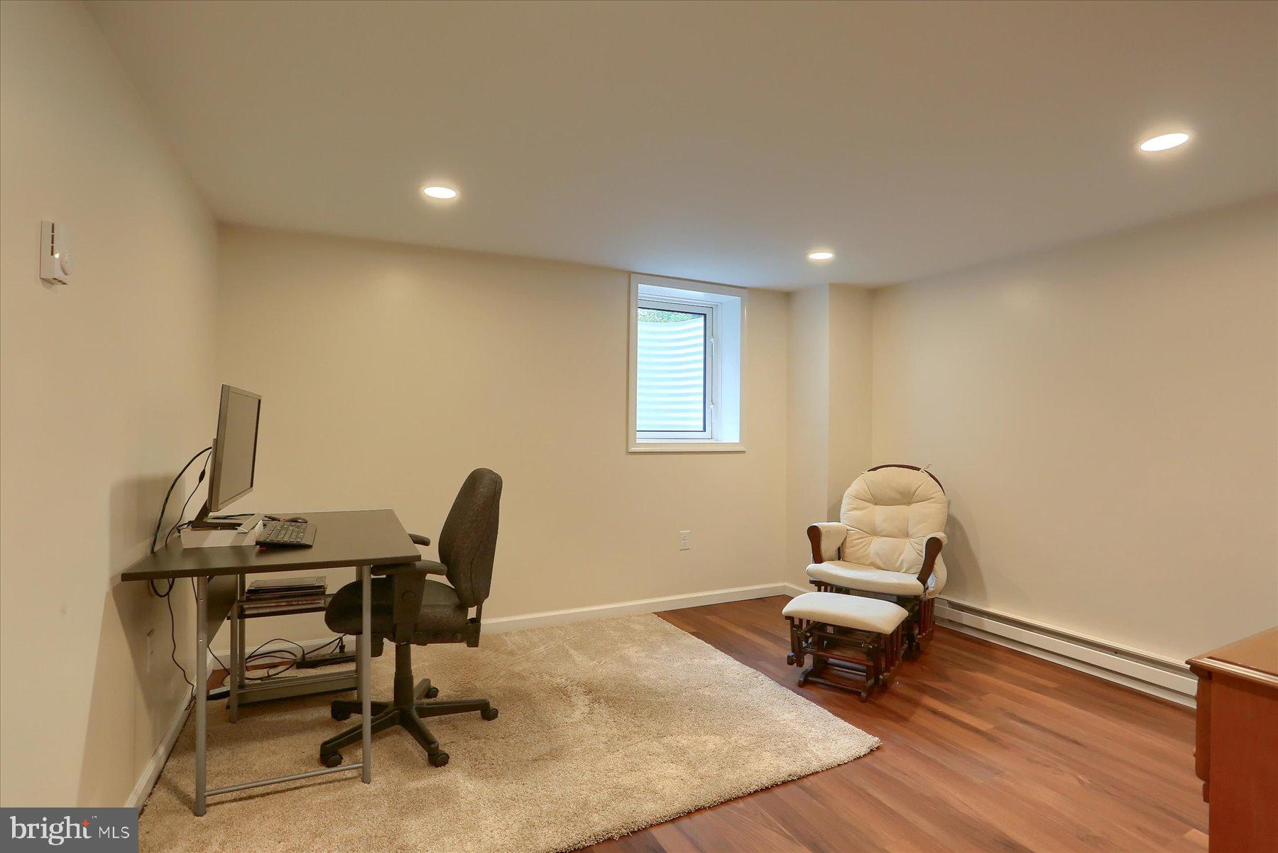 COUNTRY ESTATES - Residential