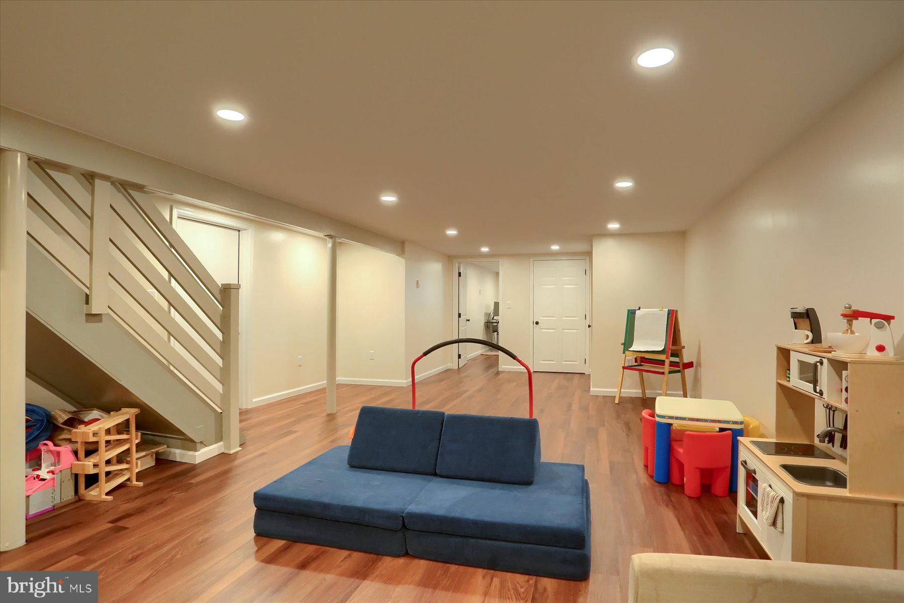 COUNTRY ESTATES - Residential