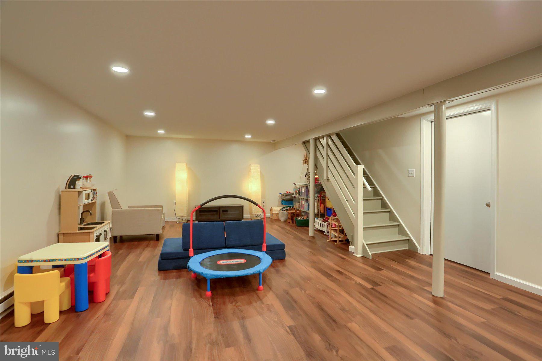 COUNTRY ESTATES - Residential