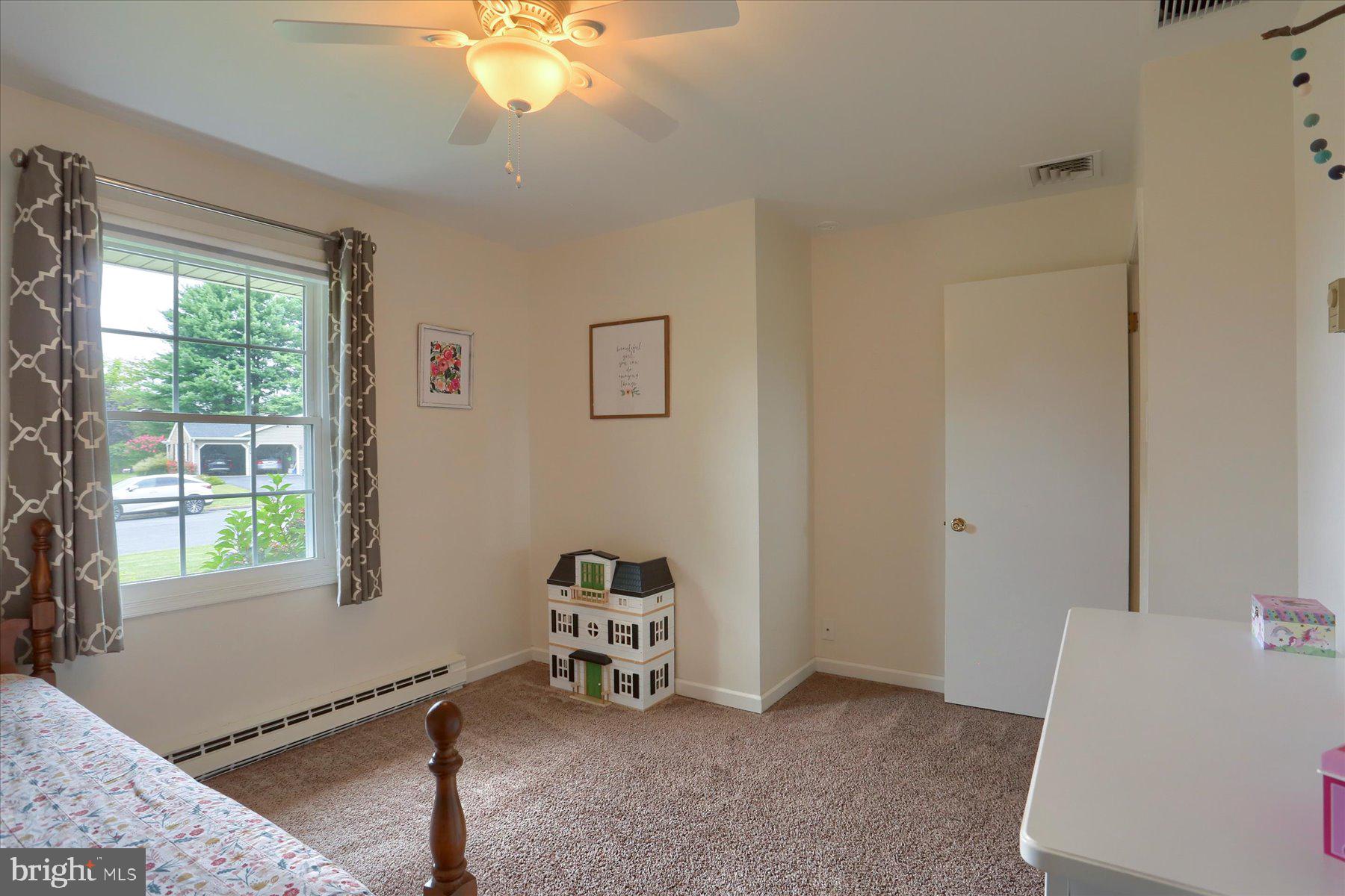 COUNTRY ESTATES - Residential