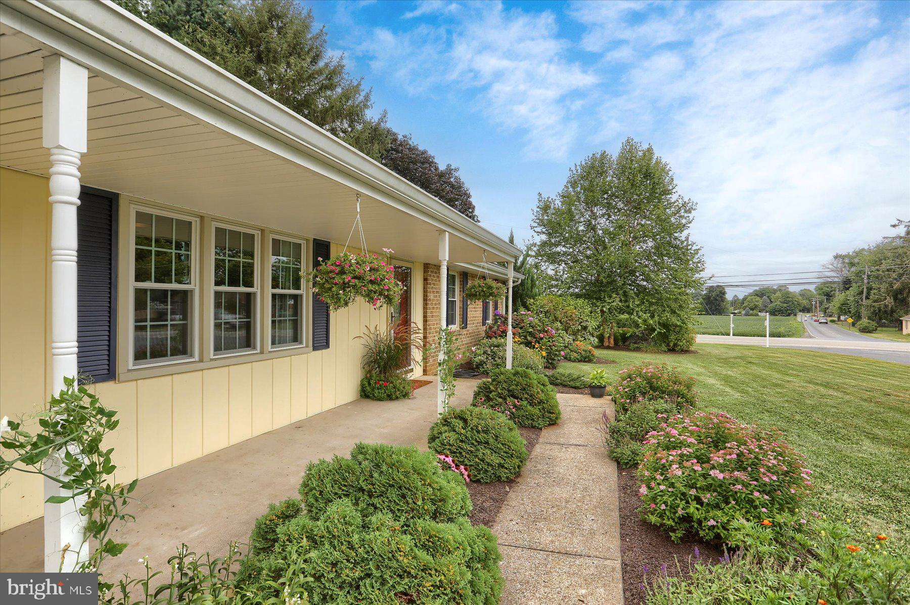 COUNTRY ESTATES - Residential