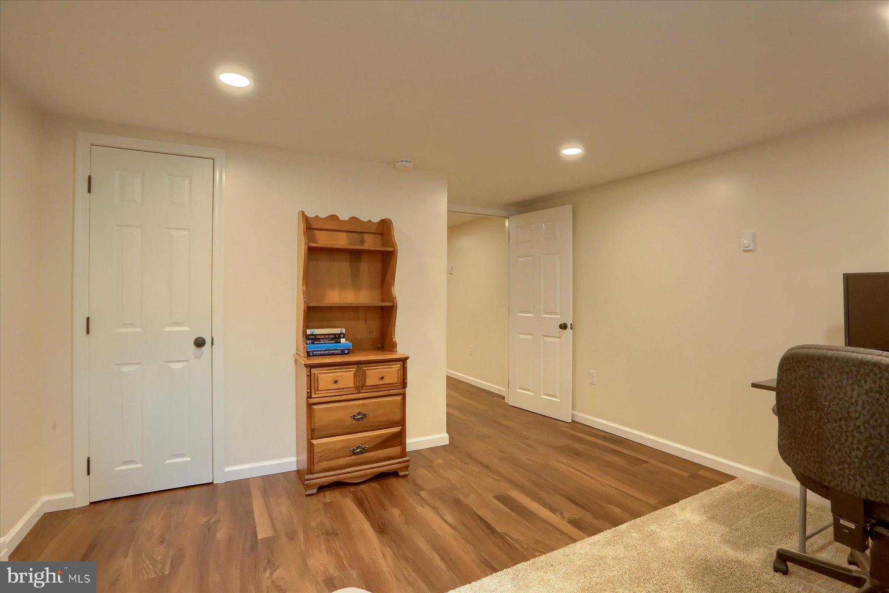 COUNTRY ESTATES - Residential