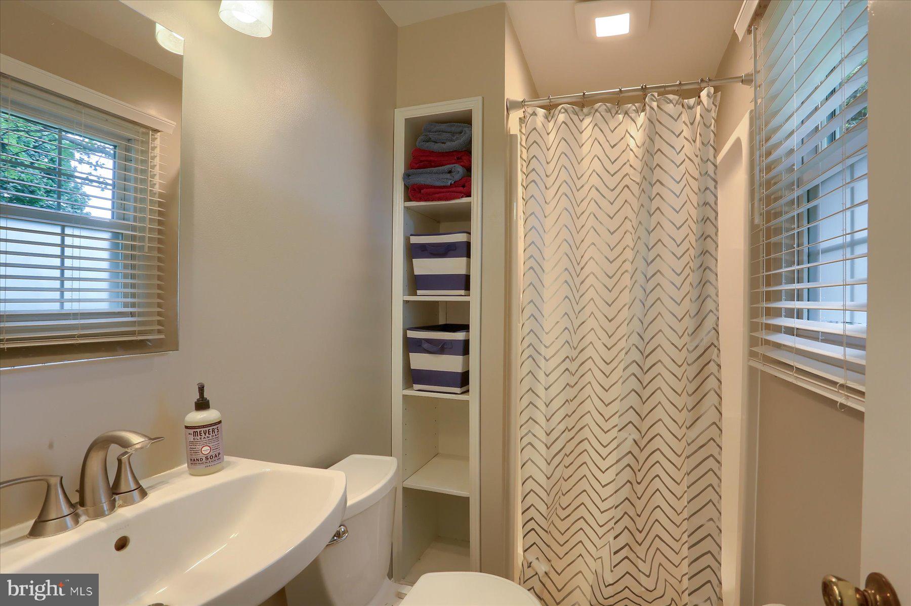 COUNTRY ESTATES - Residential