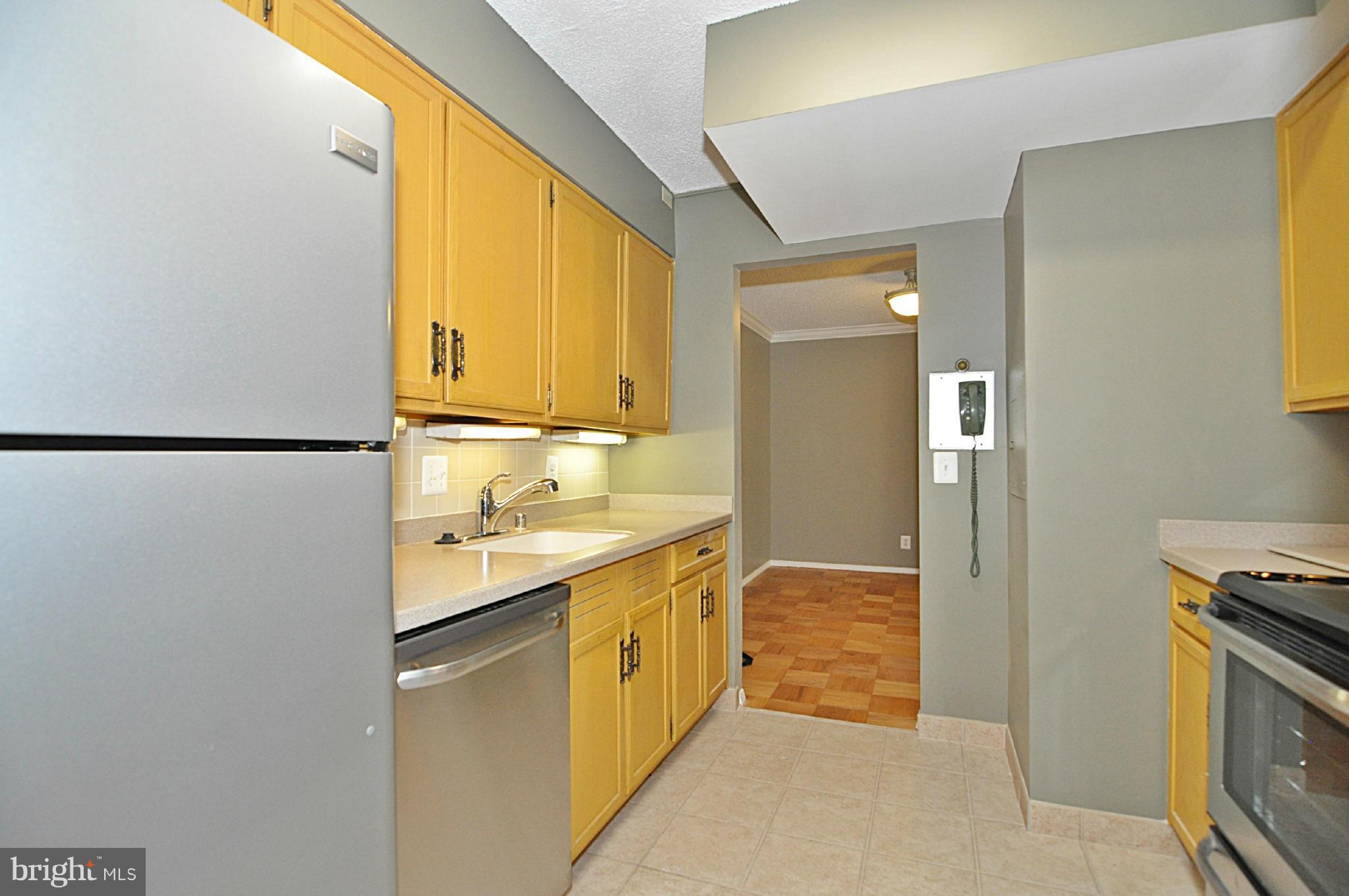 VIRGINIA SQUARE - Residential Lease