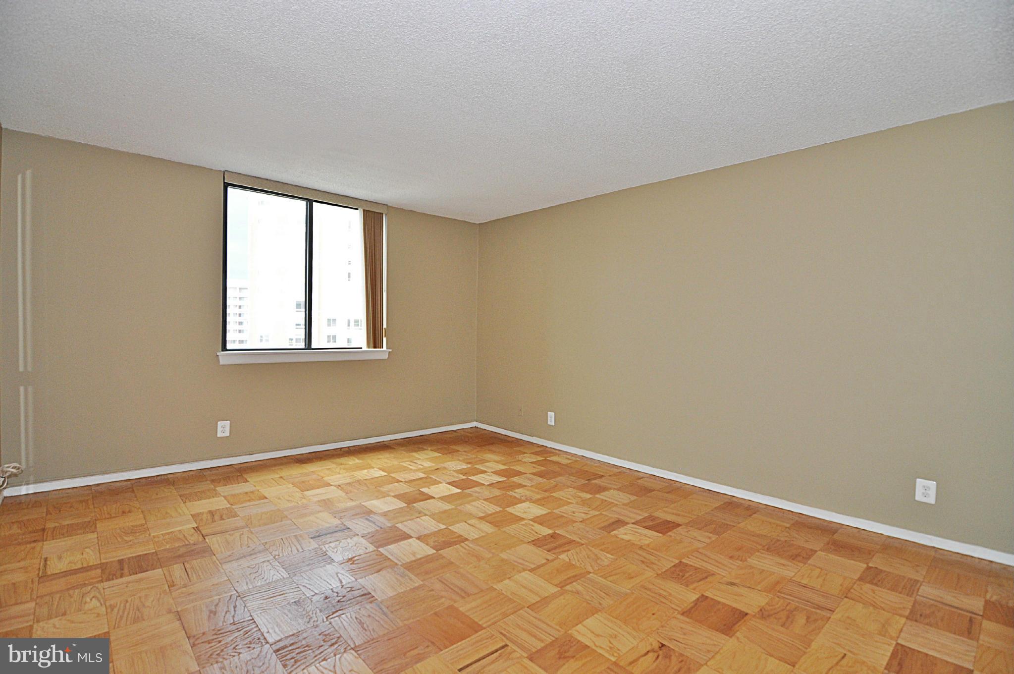 VIRGINIA SQUARE - Residential Lease