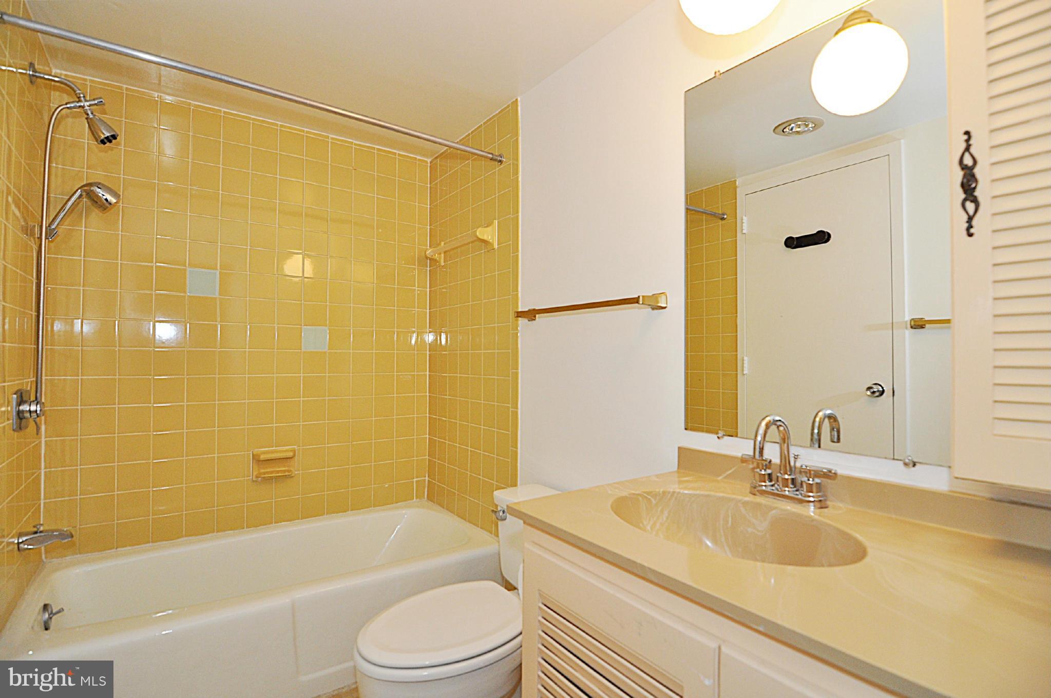 VIRGINIA SQUARE - Residential Lease