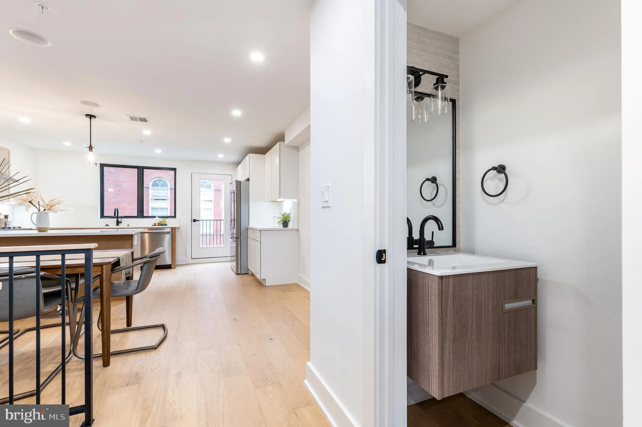 Philadelphia, Pennsylvania 19146, United States, 4 Bedrooms Bedrooms, ,4 BathroomsBathrooms,Residential,Active,38801