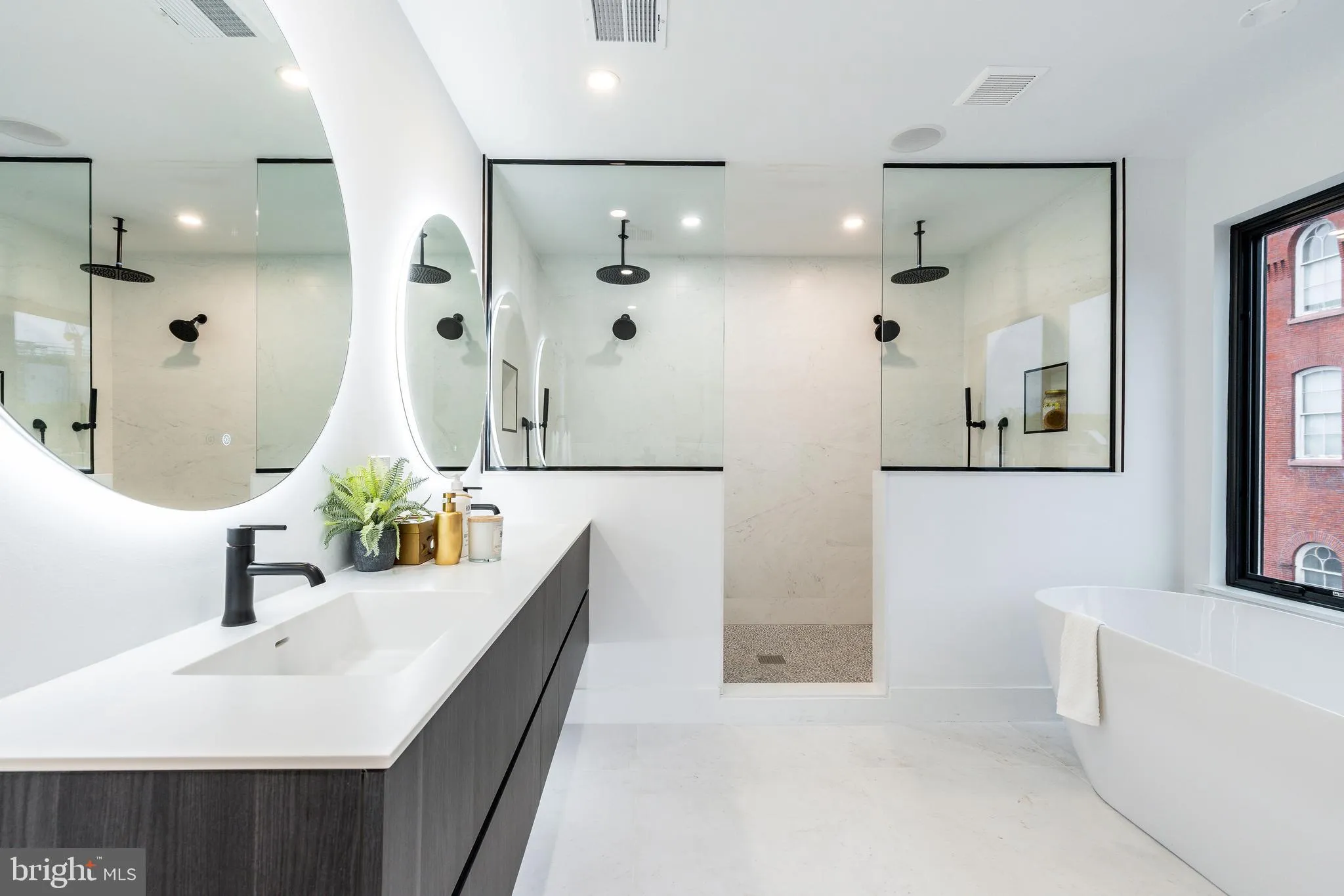 Philadelphia, Pennsylvania 19146, United States, 4 Bedrooms Bedrooms, ,4 BathroomsBathrooms,Residential,Active,38801