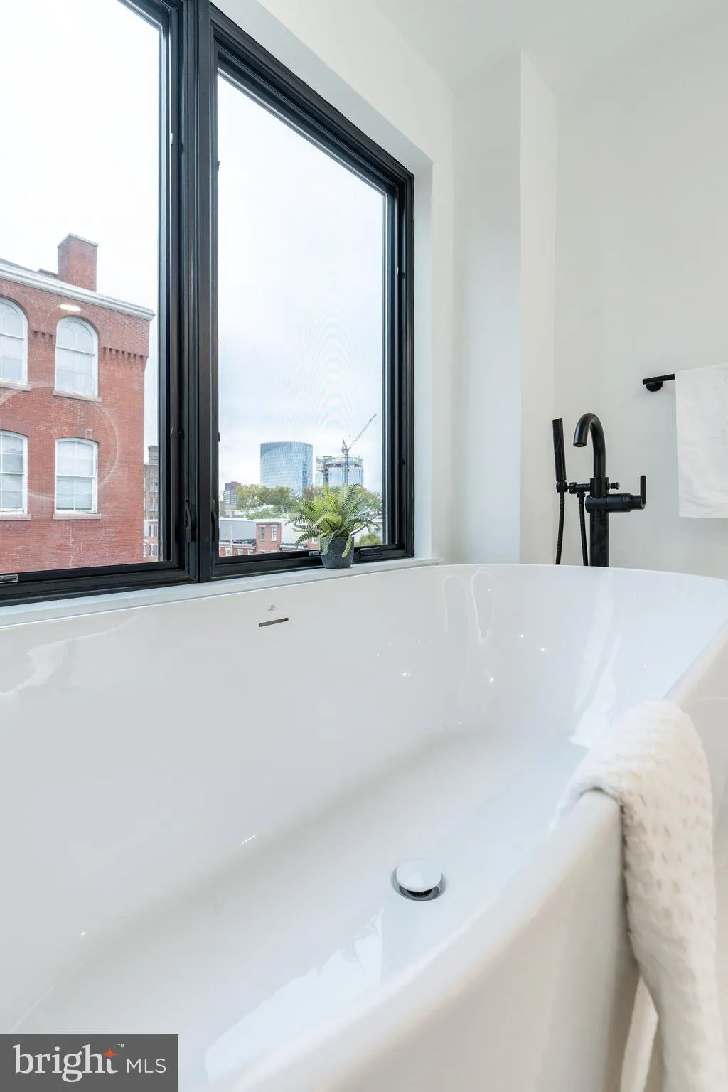 Philadelphia, Pennsylvania 19146, United States, 4 Bedrooms Bedrooms, ,4 BathroomsBathrooms,Residential,Active,38801