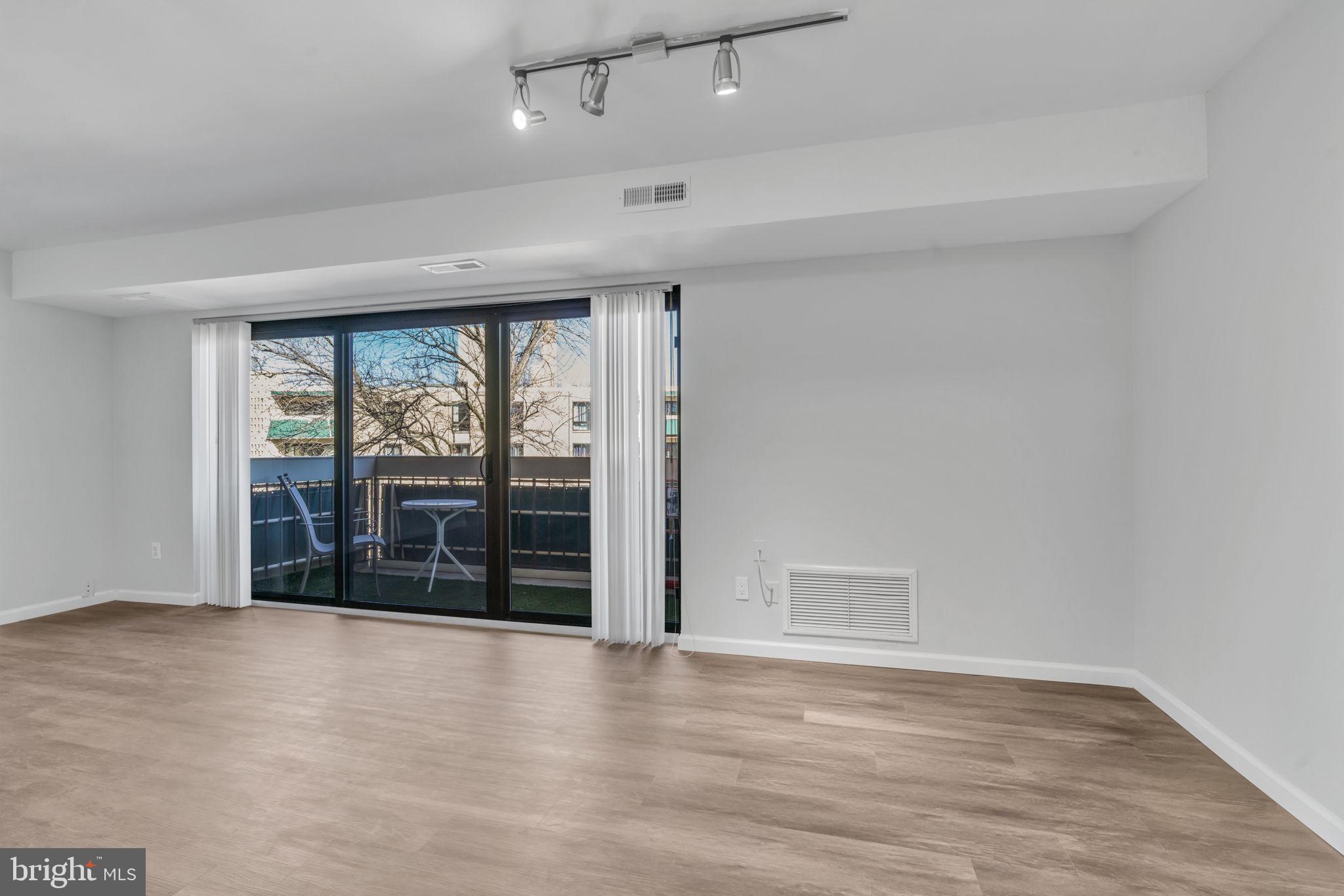 LAFAYETTE PARK CONDOMINIUM - Residential