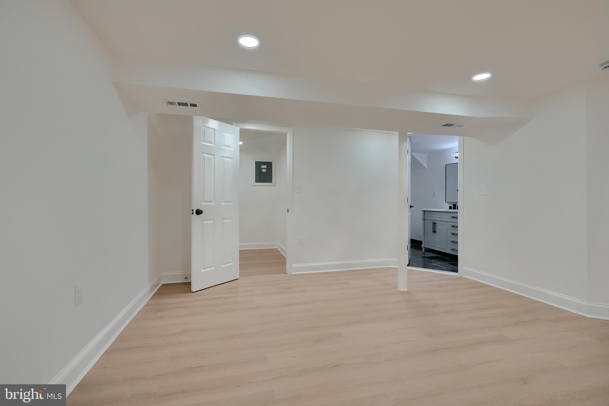 ROBIN HILLS - Residential