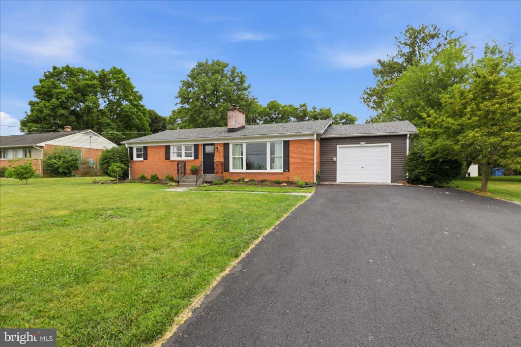 Photo of 110 Battletown Drive, BERRYVILLE, VA 22611 (MLS # VACL2006904)