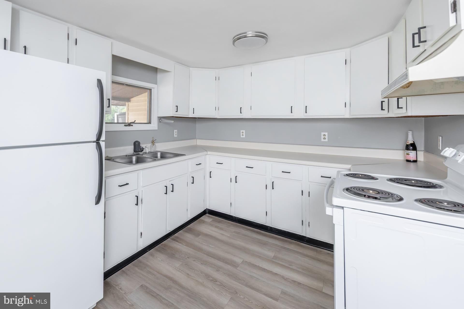 114 E MILLBROOKE