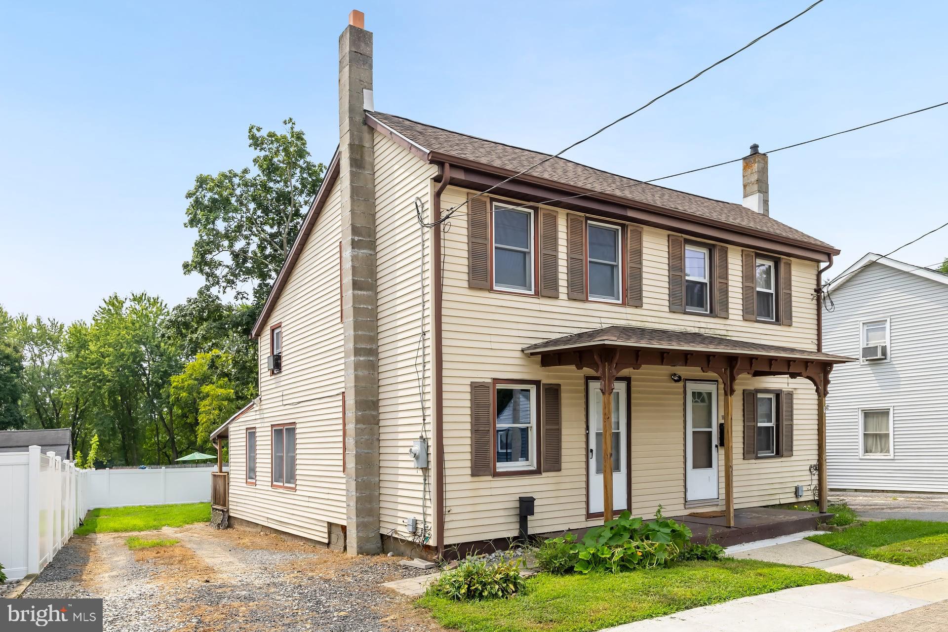 114 E MILLBROOKE