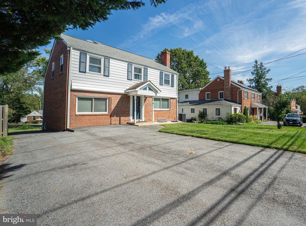 Photo of 8909 Georgia Avenue, SILVER SPRING, MD 20910 (MLS # MDMC2202886)