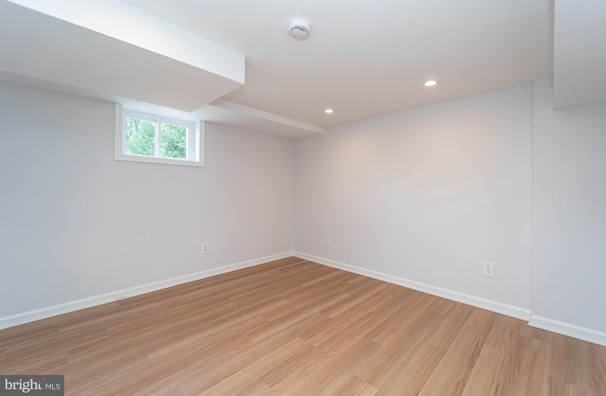 WOODSIDE PARK - Residential Lease