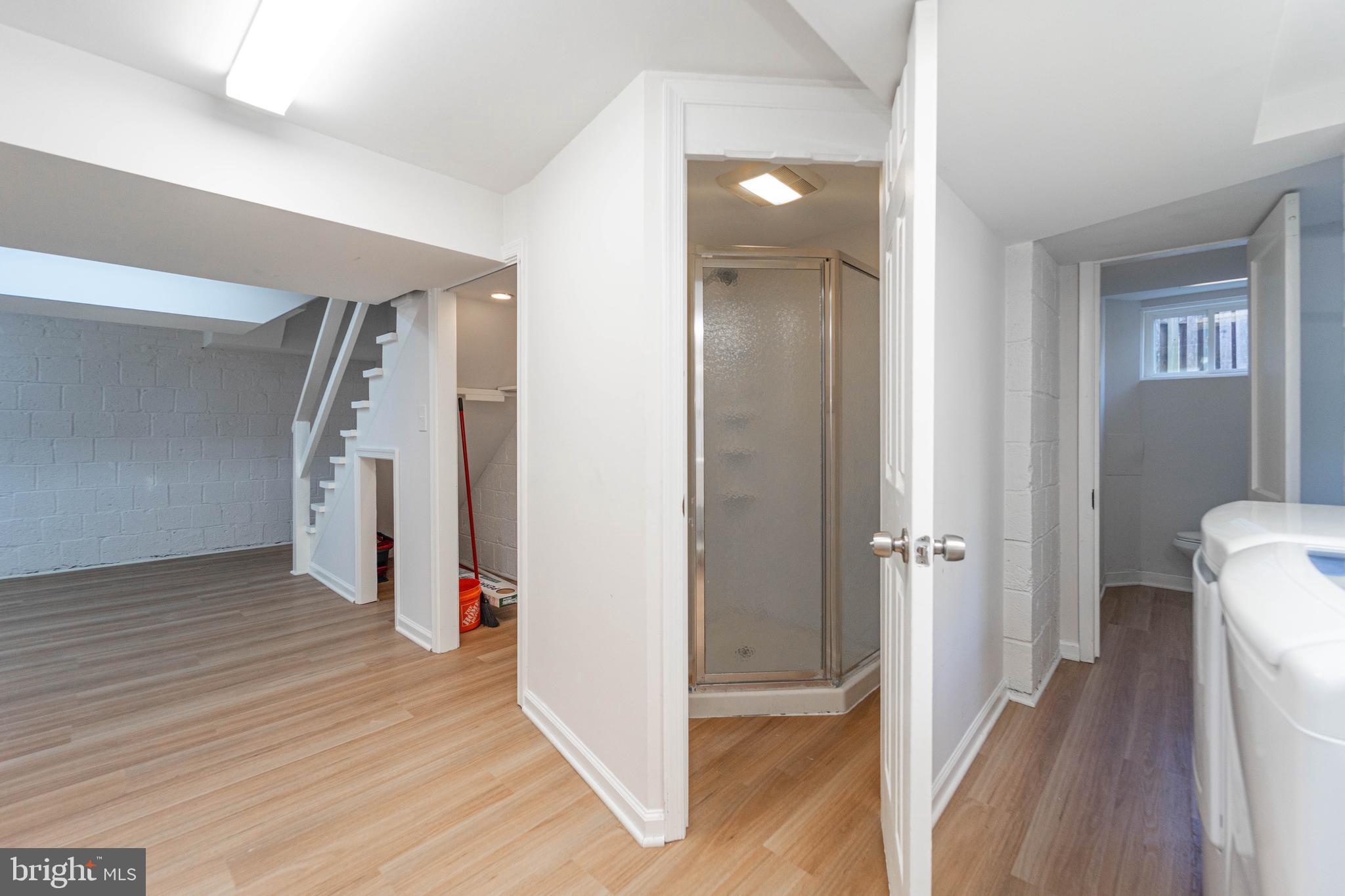 WOODSIDE PARK - Residential Lease