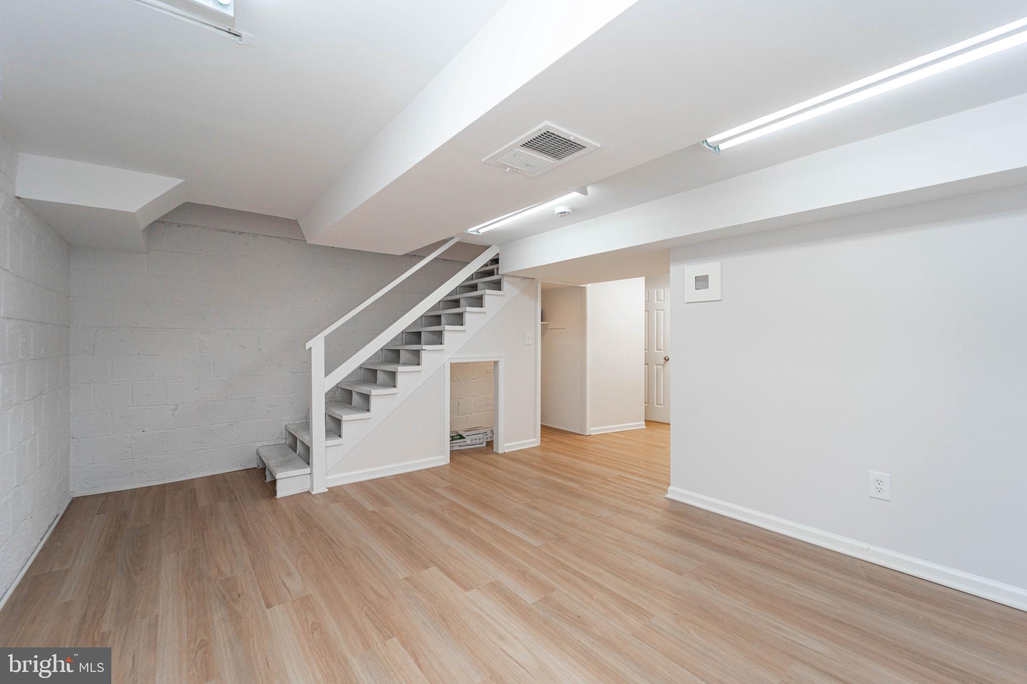 WOODSIDE PARK - Residential Lease