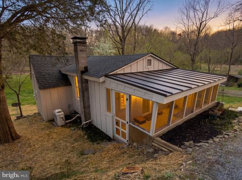 37905 SNICKERSVILLE TURNPIKE PURCELLVILLE VA 20132