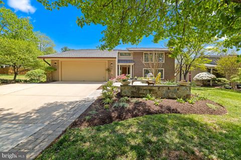 Photo of 11125 Broad Green Drive, POTOMAC, MD 20854 (MLS # MDMC2177630)