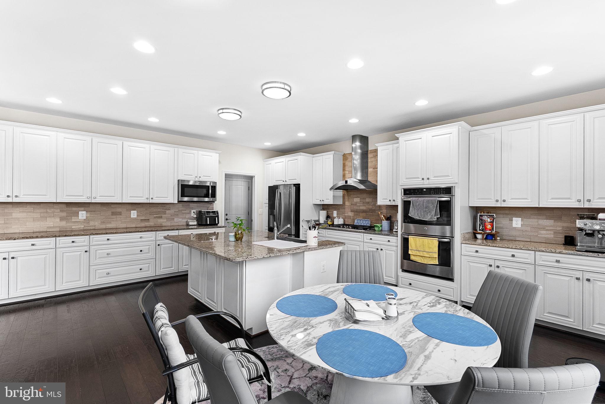 MEADOWBROOK - Residential