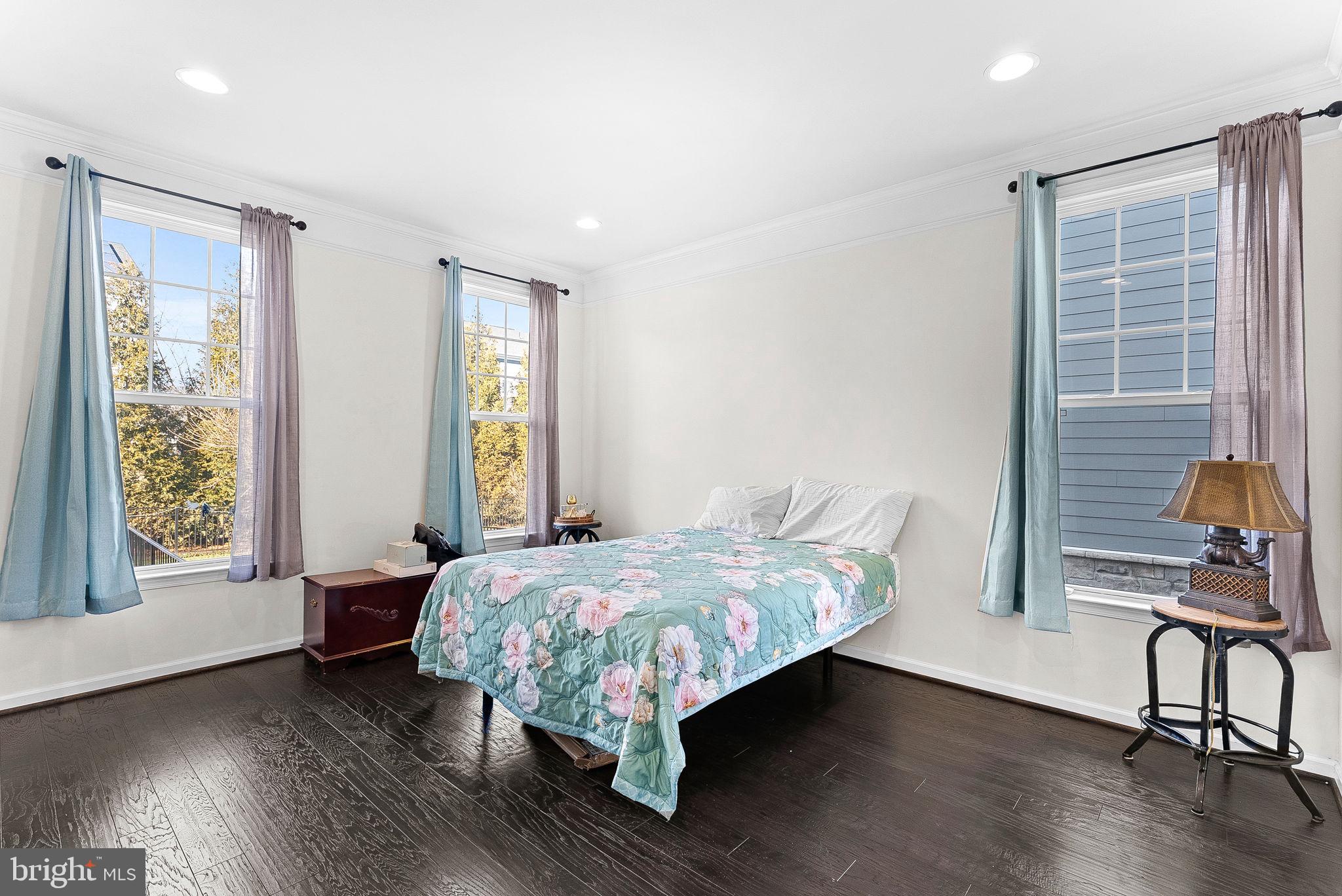 MEADOWBROOK - Residential