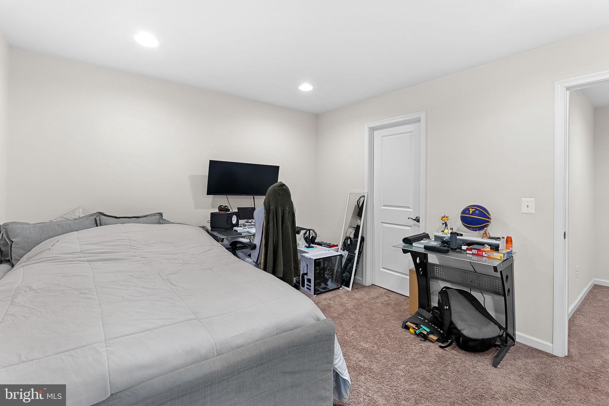 MEADOWBROOK - Residential