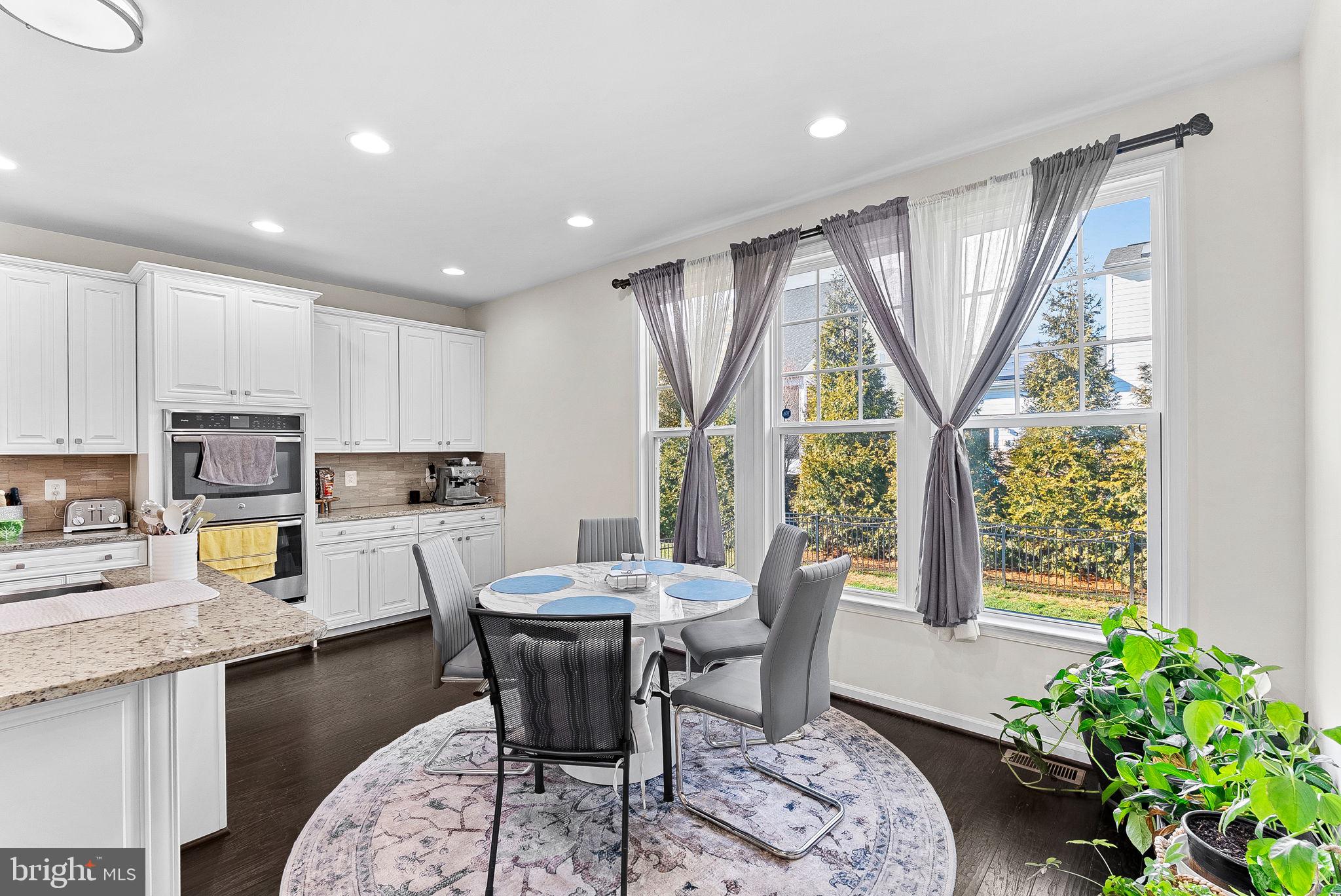 MEADOWBROOK - Residential