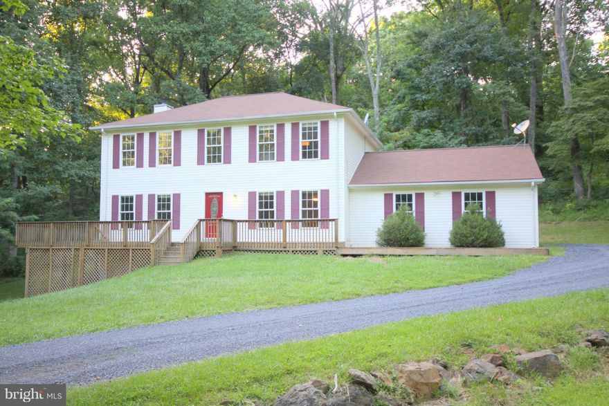 BEAUTIFULLY RENOVATED HOME IN SOUGHT-AFTER PRIVATE HIGH KNOB COMMUNITY* NEAR BOTTOM OF MOUNTAIN ON LARGE 2 ACRE OASIS* WOODED VIEWS & BACKING TO PRESERVE* HARDWOOD FLRS* STAINLESS STEEL APPLIANCES* EAT-IN KITCHEN OPEN TO FAMILY RM*  HUGE PARTY SIZED CUSTOM WRAP AROUND DECK* FRESH PAINT THRUOUT* COMMUNITY POOL, TENNIS/BBALL COURT, TOTLOT* EZ ACCESS TO I66 & COMMUTER LOTS* CLOSE TO SHOPPING & DINING