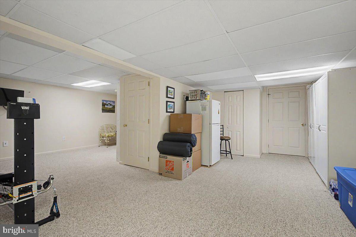 COUNTRY HILLS - Residential