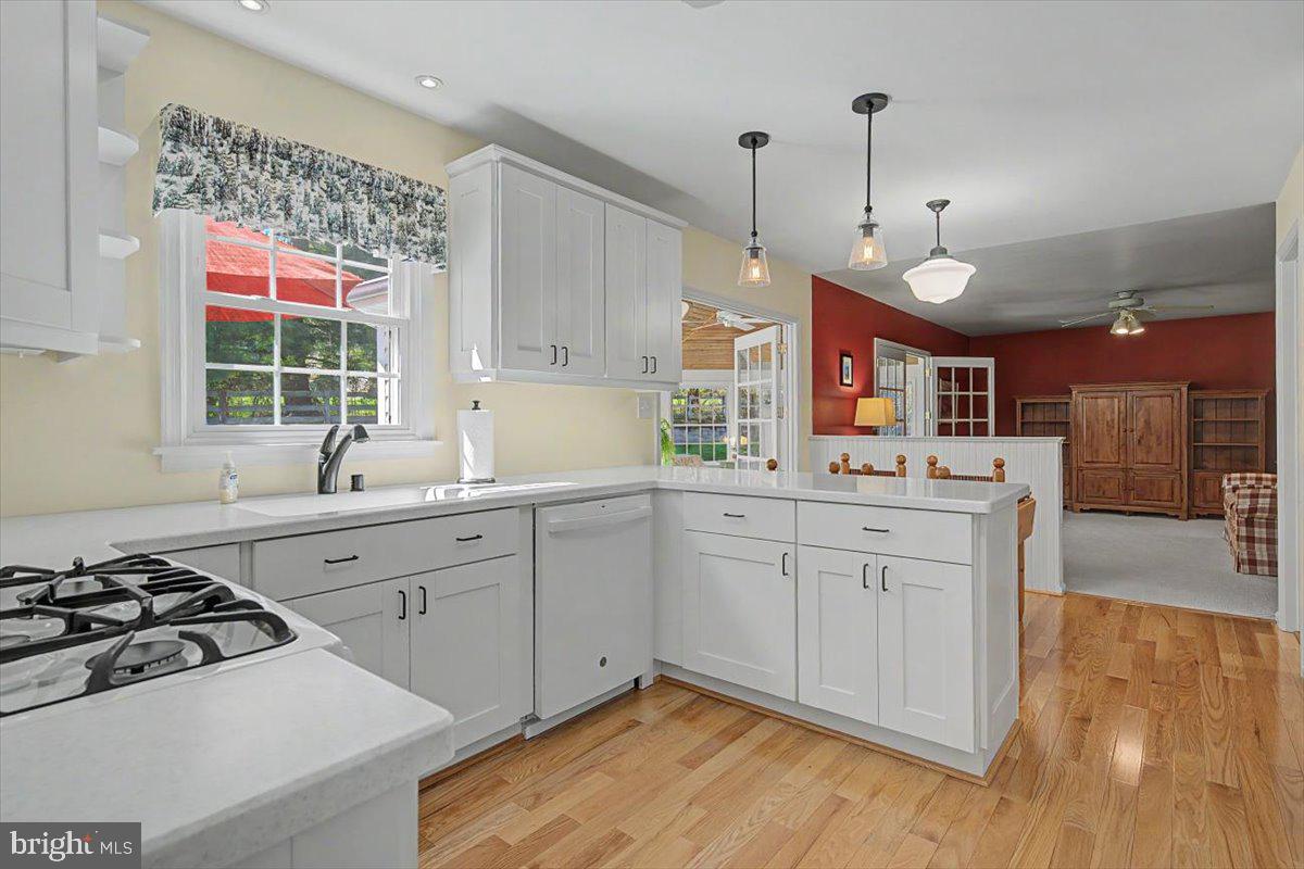 COUNTRY HILLS - Residential