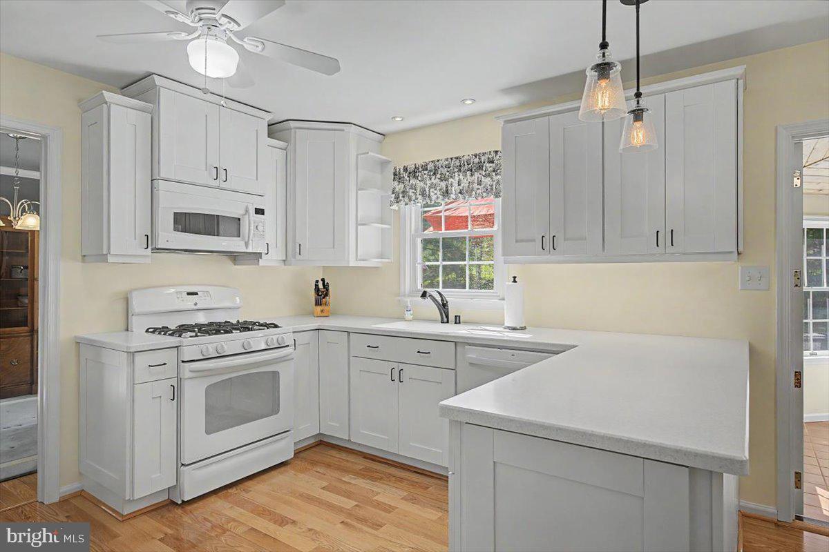 COUNTRY HILLS - Residential