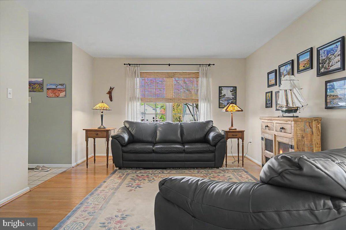 19 COUNTRY HILLS DRIVE