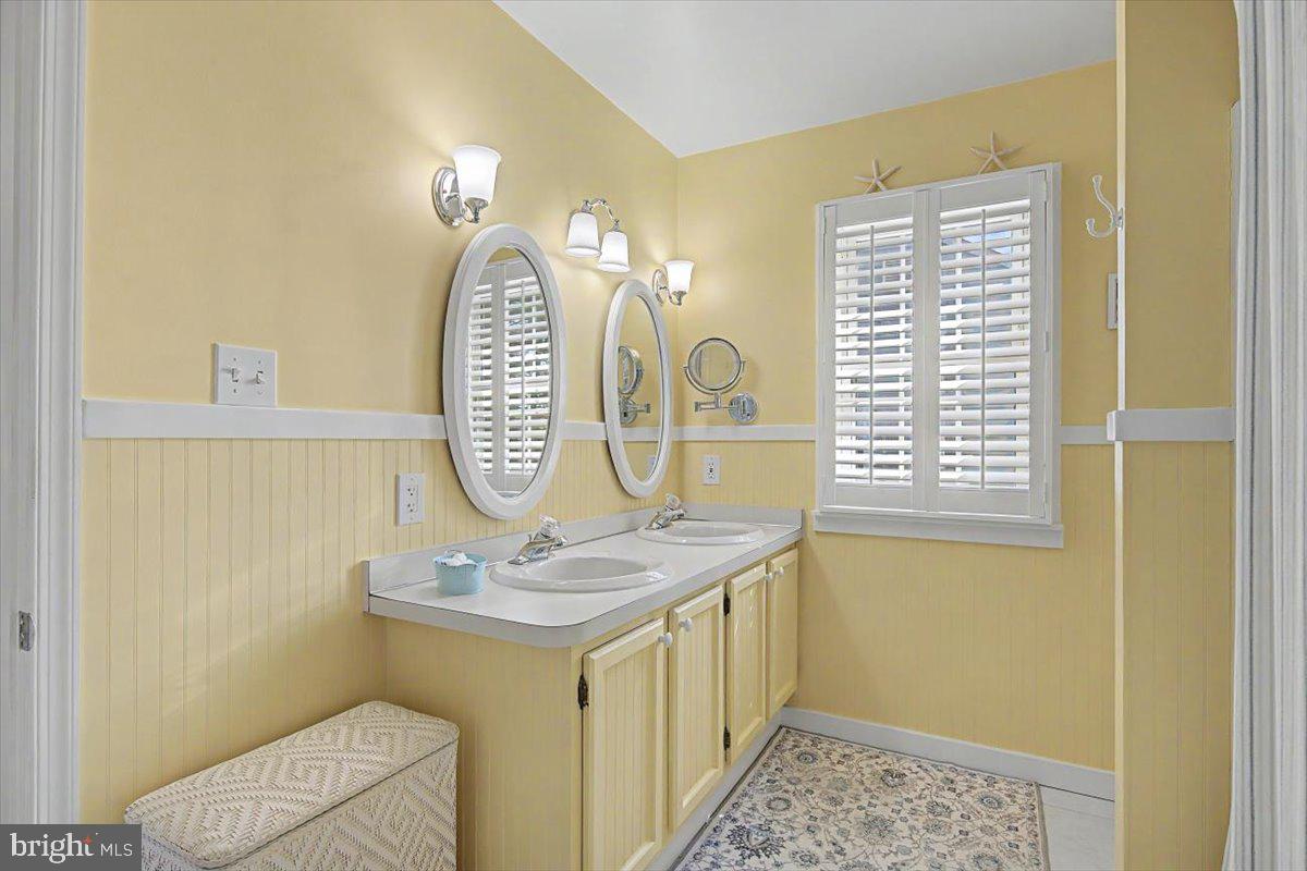 COUNTRY HILLS - Residential