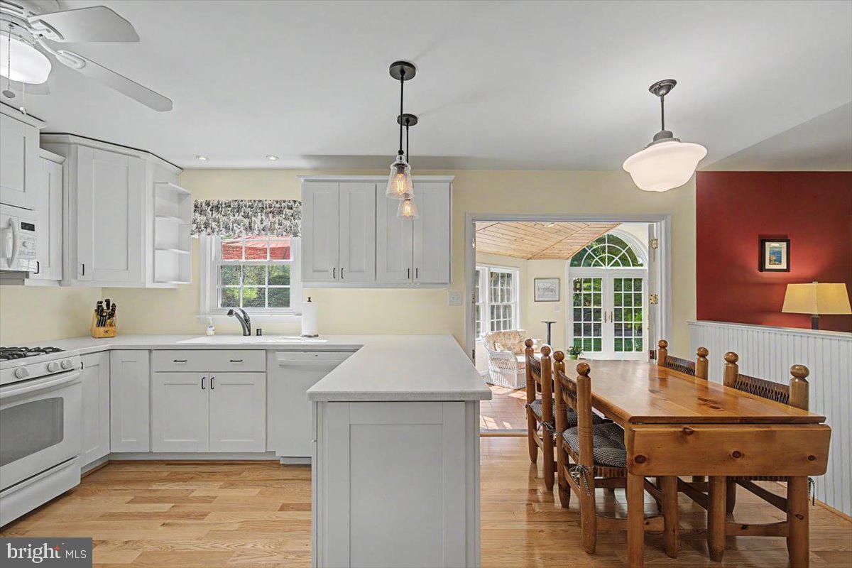 COUNTRY HILLS - Residential