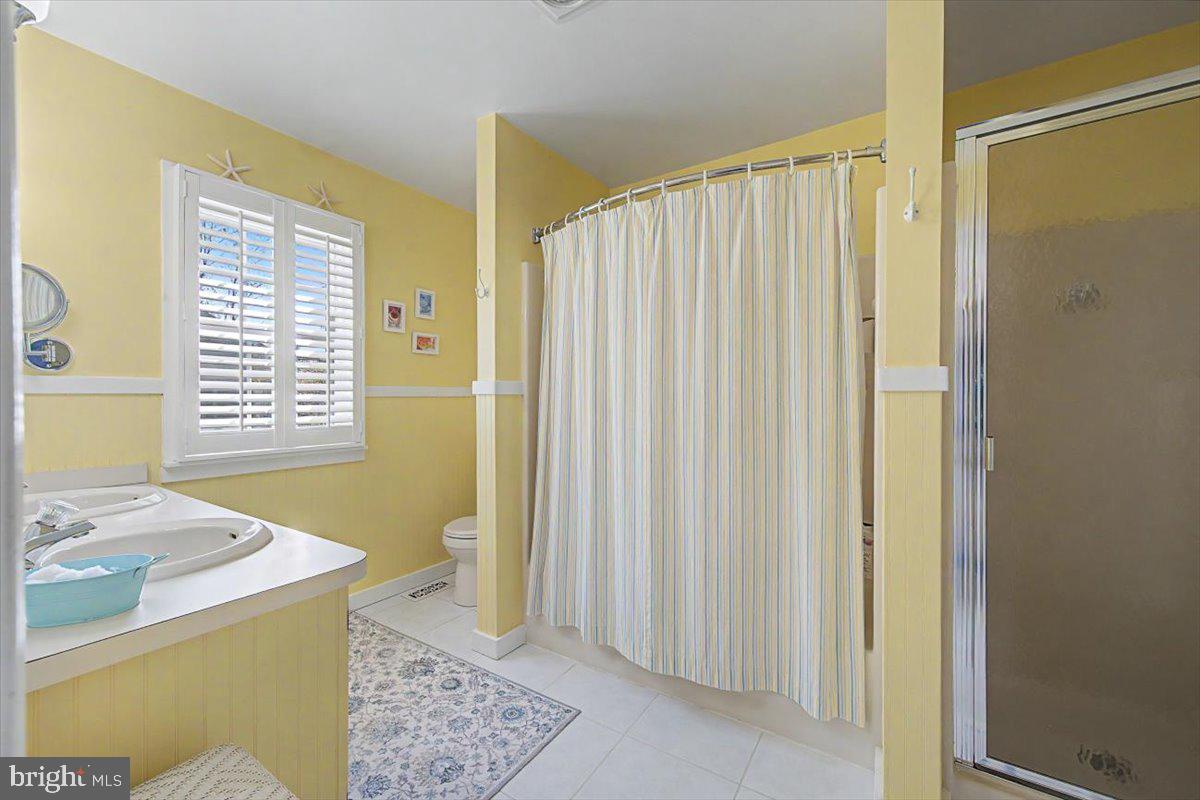 COUNTRY HILLS - Residential