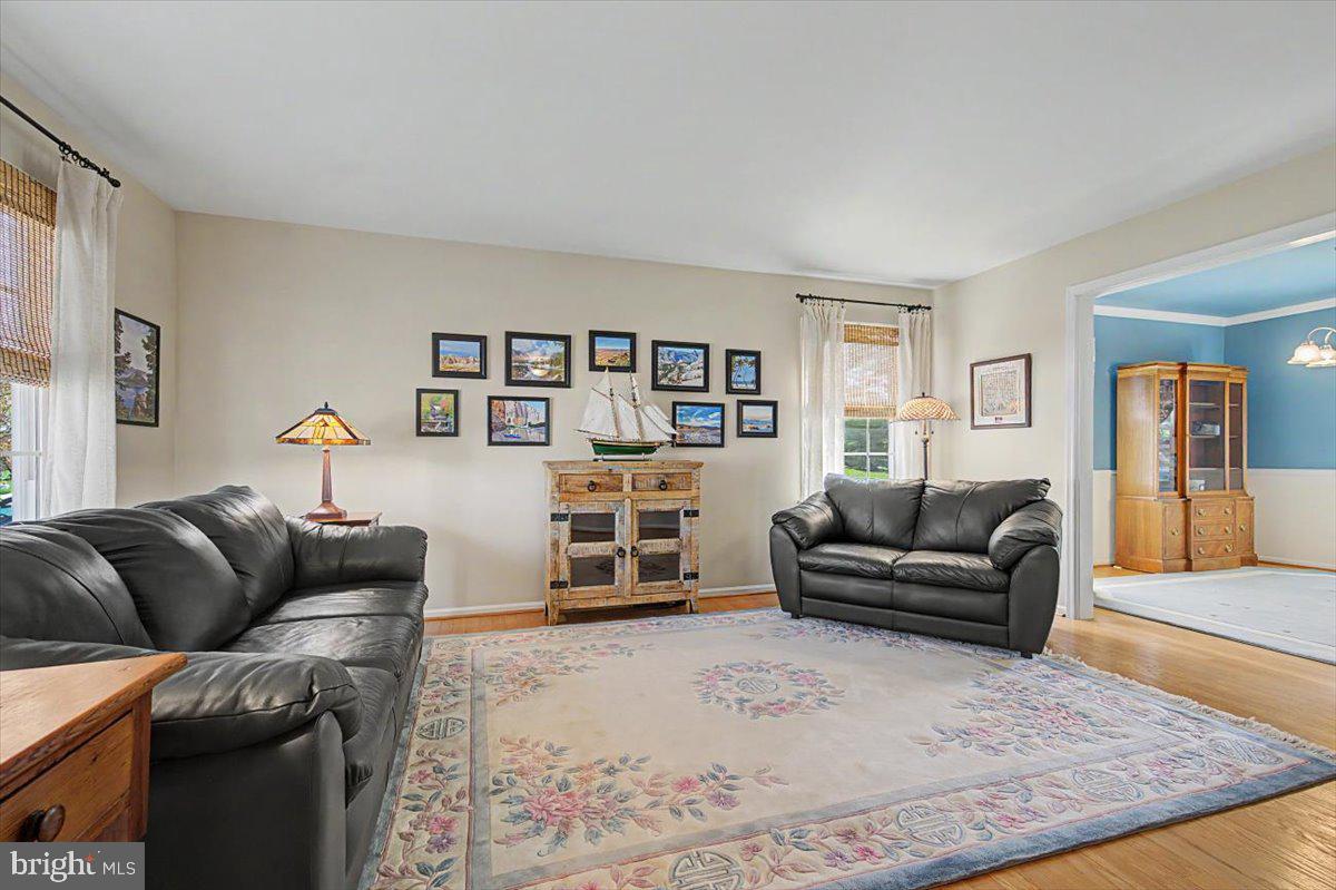 19 COUNTRY HILLS DRIVE