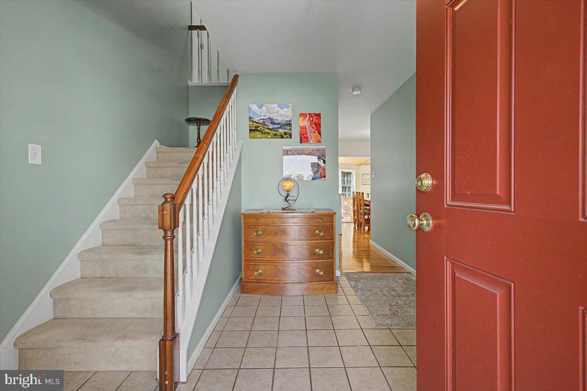 19 COUNTRY HILLS DRIVE