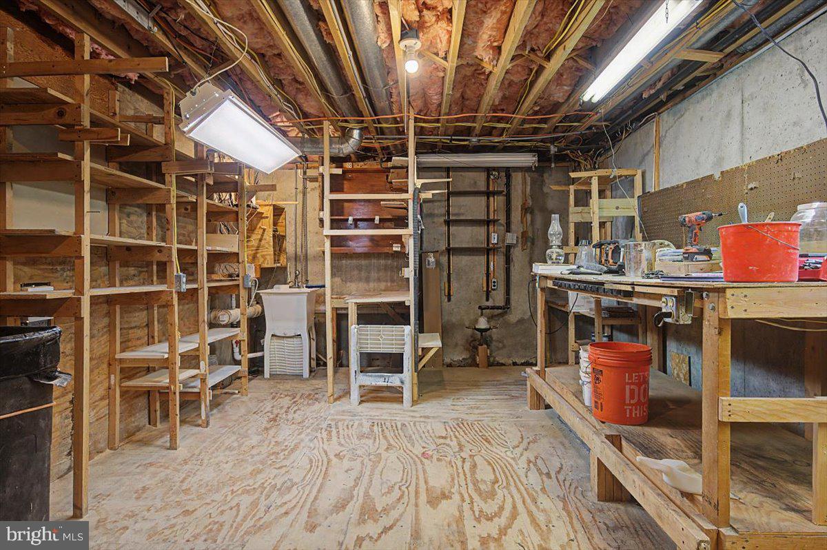 COUNTRY HILLS - Residential