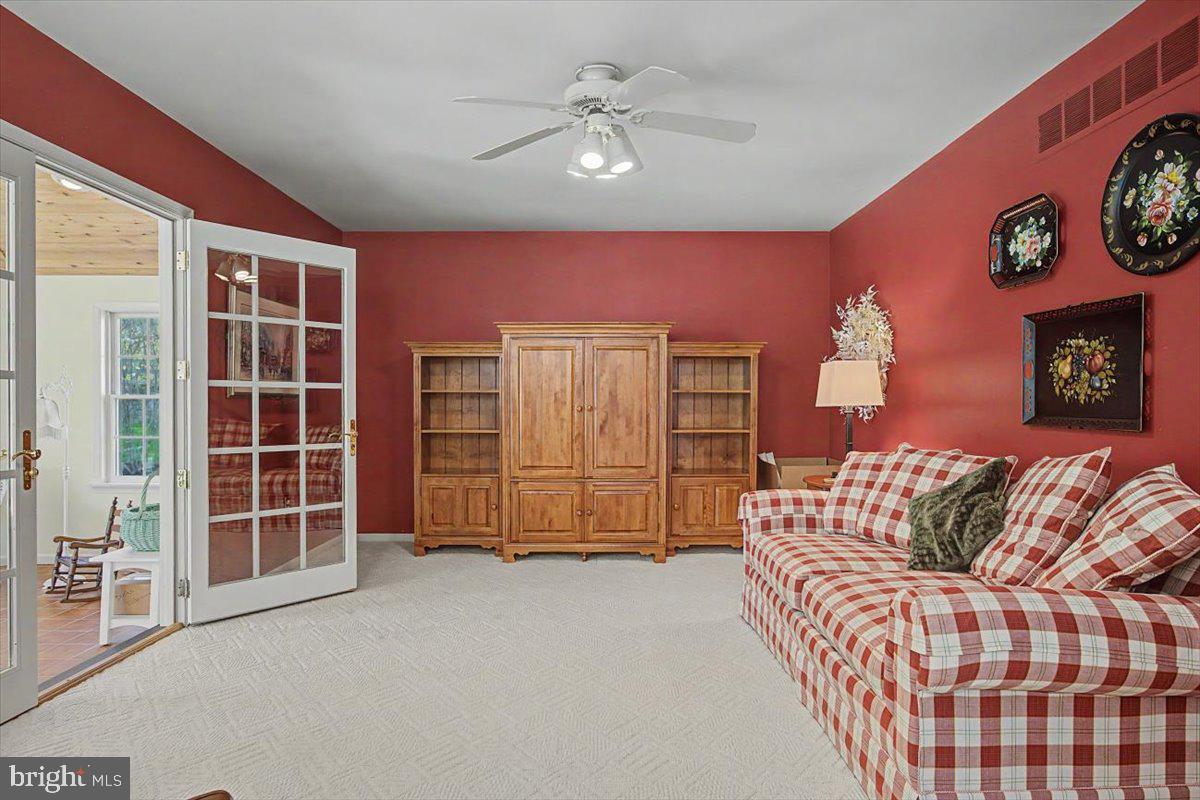 COUNTRY HILLS - Residential