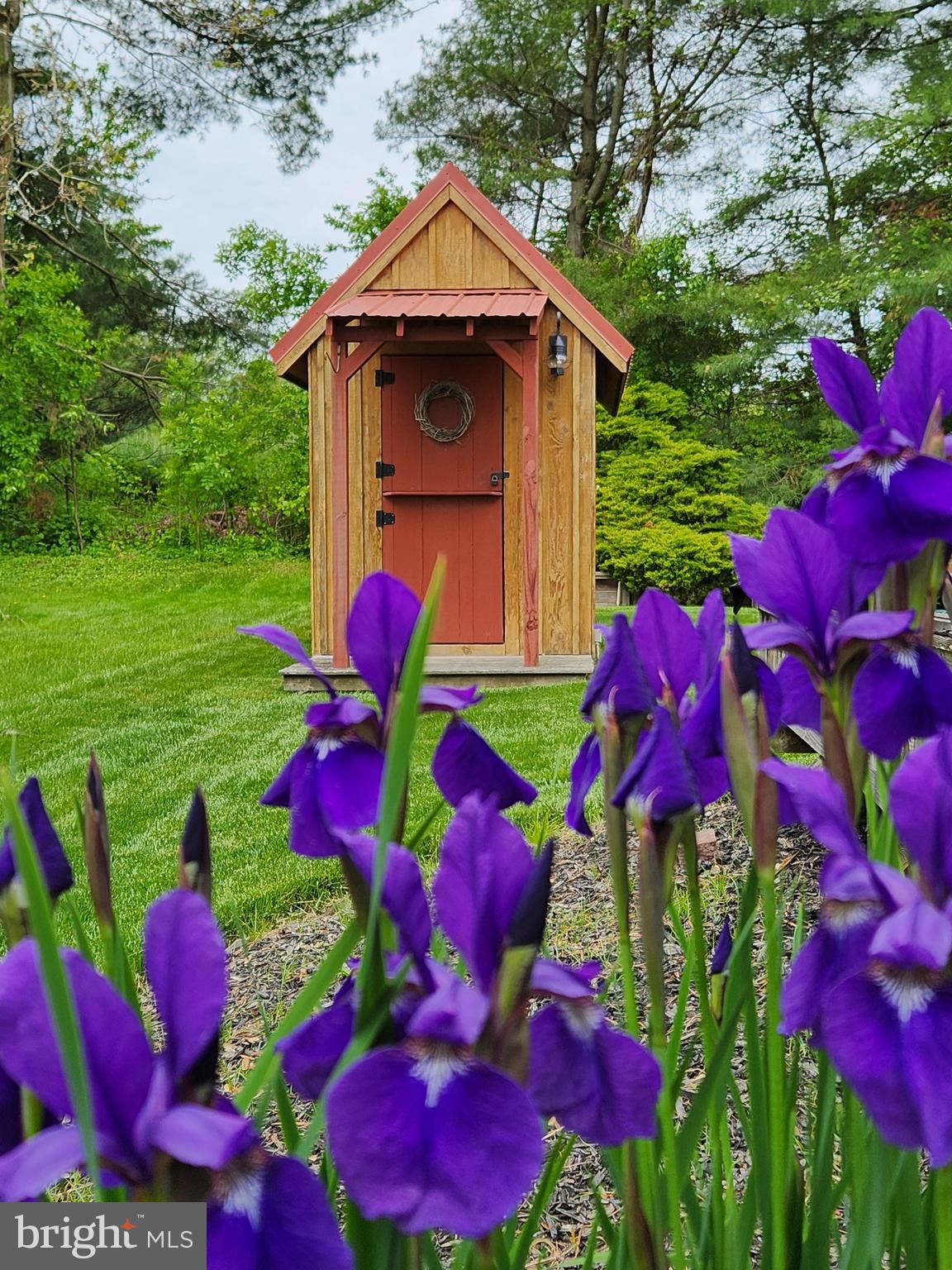 COUNTRY HILLS - Residential