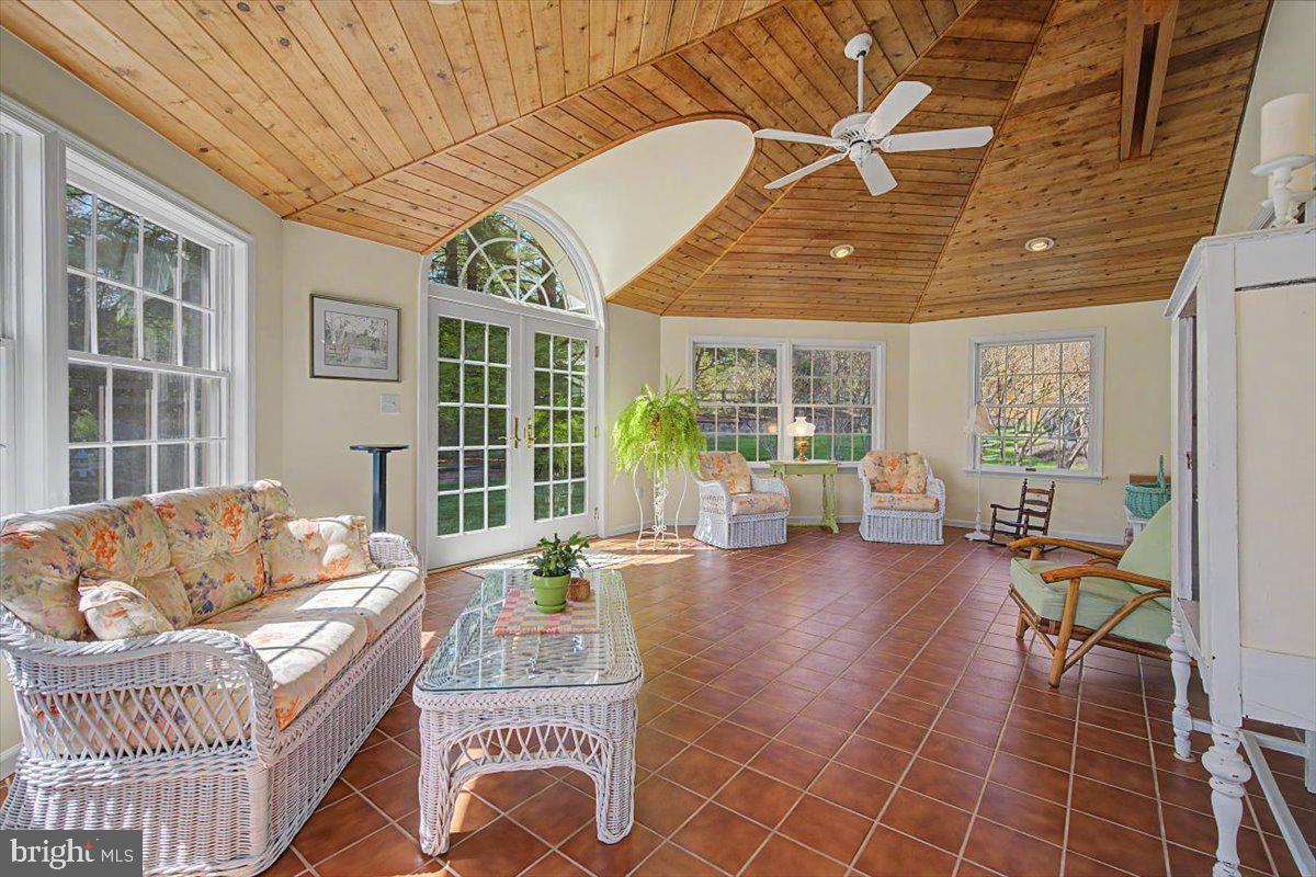 COUNTRY HILLS - Residential