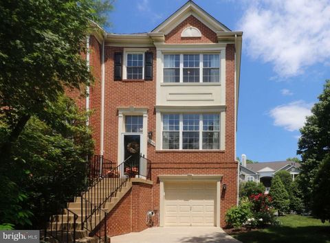 12000 EDGEMERE CIRCLE RESTON VA 20190