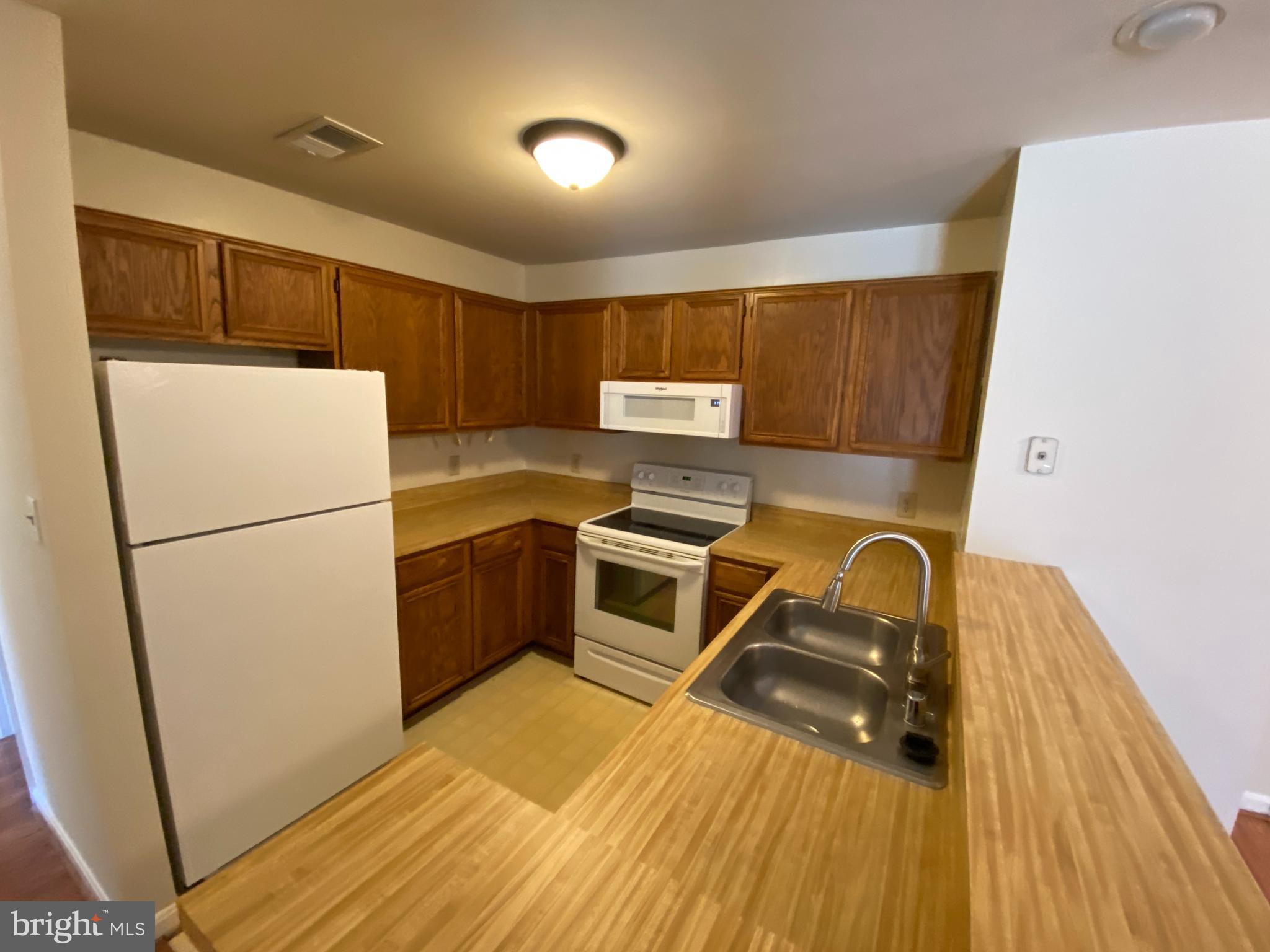 SUNNINGDALE MEADOWS - Residential Lease