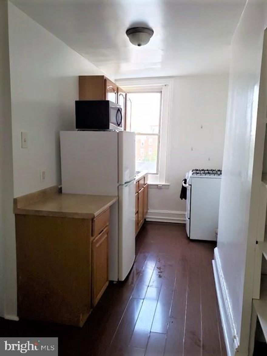 One bedroom/one bath, 3rd Fl walk-up, Graduate Hospital apartment for rent starting June 15, 2020. This sunny one bedroom features a gas stove,spacious kitchen pantry, carpeted floors and AC window unit. 2037 Christian St. just a few blocks from Maytag Laundromat, The Sidecar Bar and Grille, Honey’s Sit n’ Eat, Los Camaradas, City Fitness, OpenBox Athletics and Julian Able Park. No laundry on-site. Pets are welcome with a $300 non-refundable fee and $25 pet rent per month. Tenants pay gas and electricity.