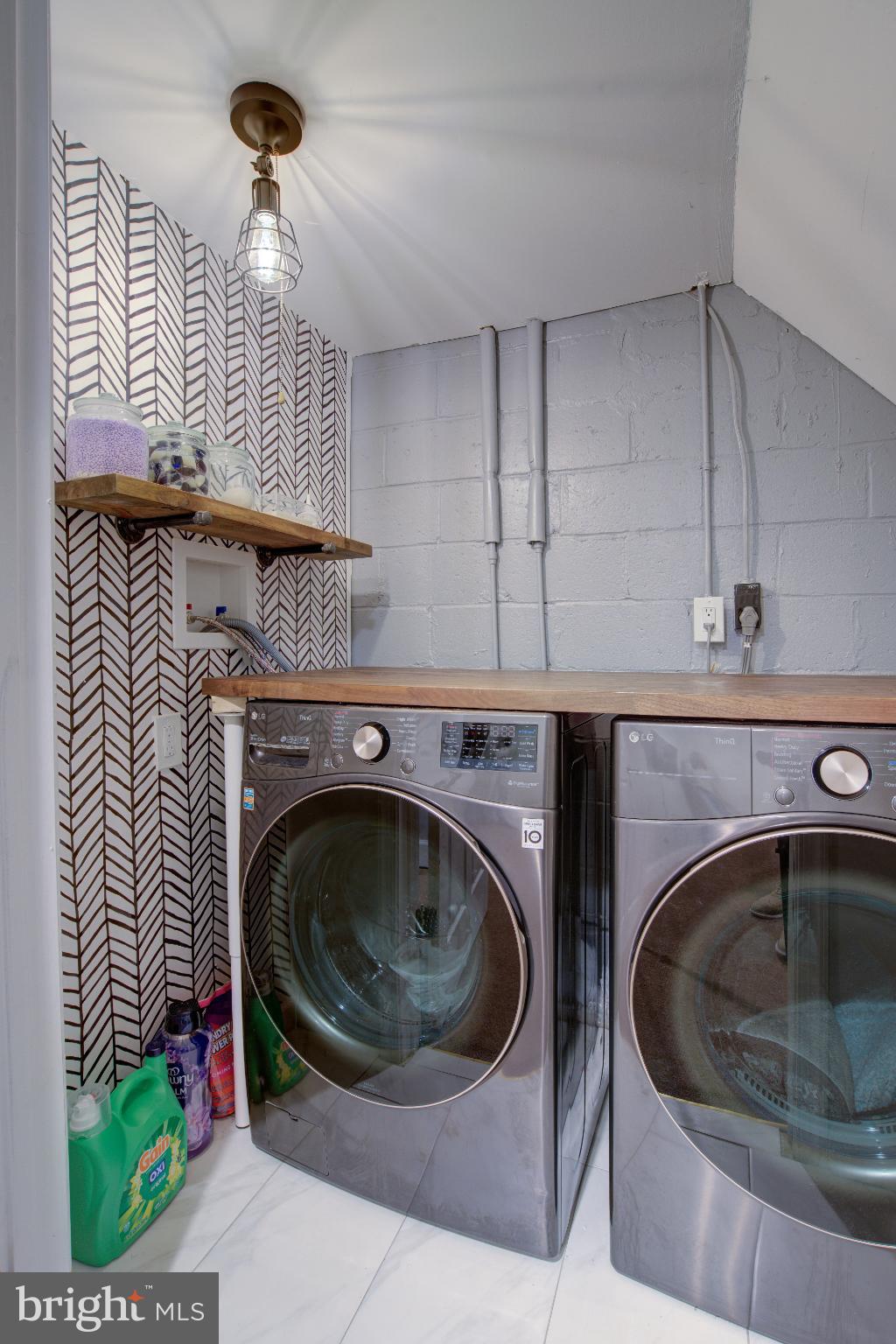 WEST HILLS - Residential