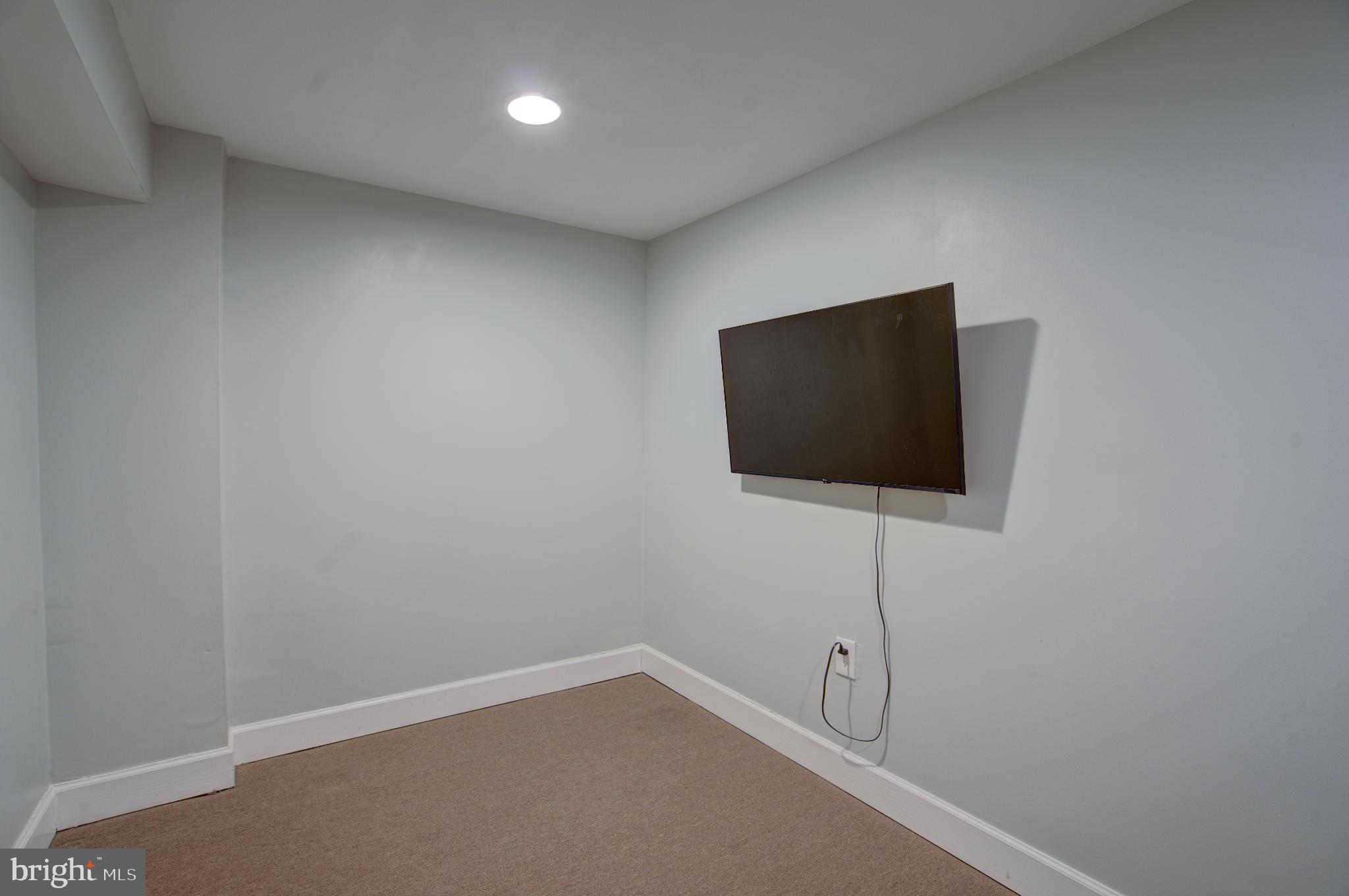 WEST HILLS - Residential