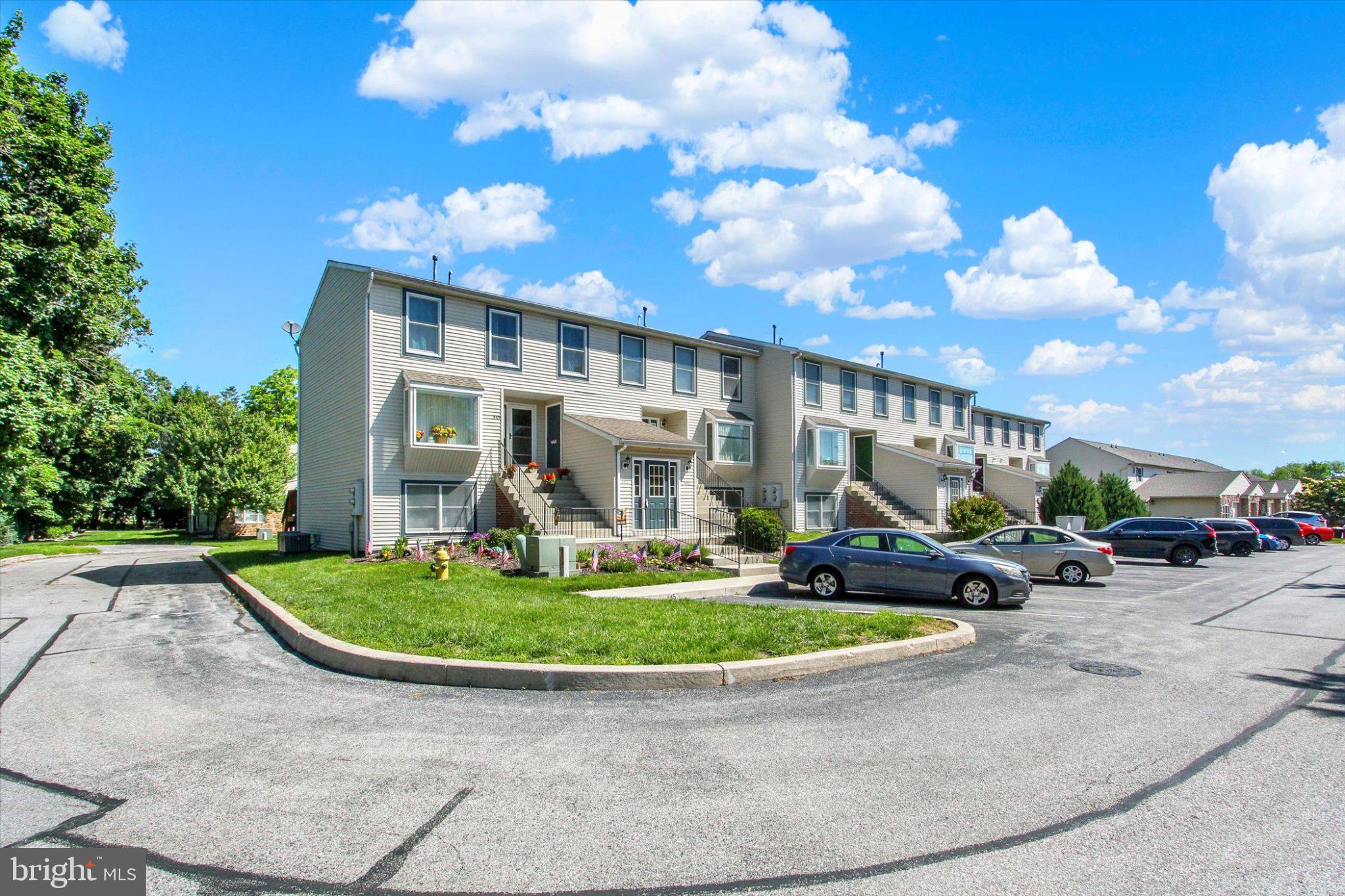 SPRINGBROOK CONDOS - Residential