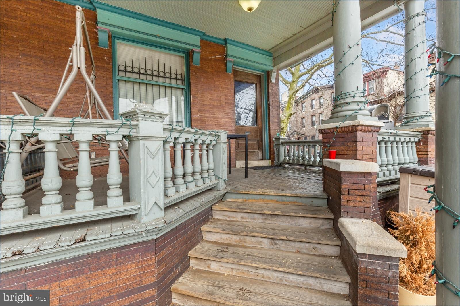 UNIVERSITY CITY - Residential Lease