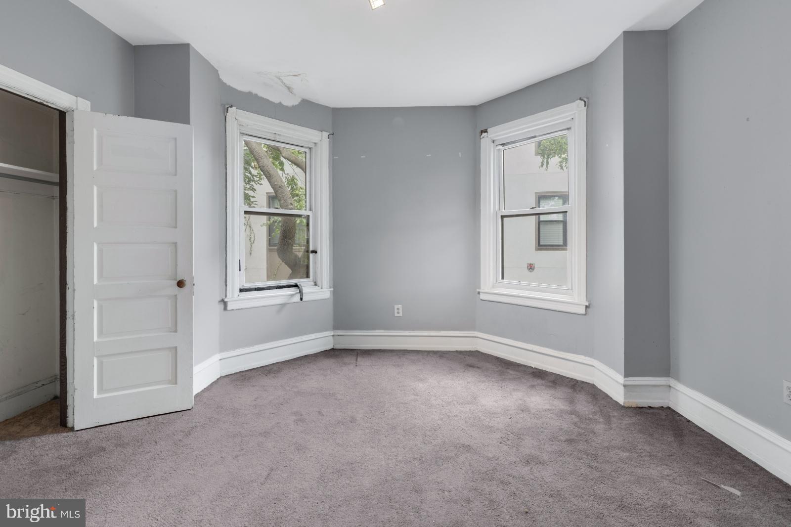 UNIVERSITY CITY - Residential Lease